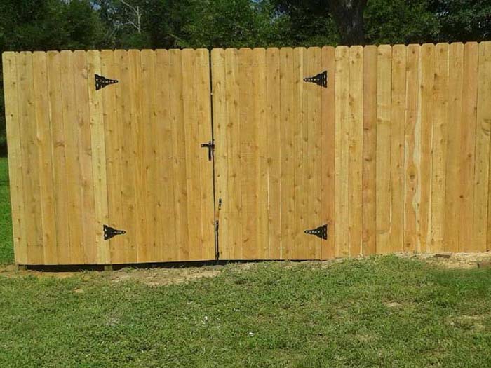 Photo of a Conroe TX wood fence