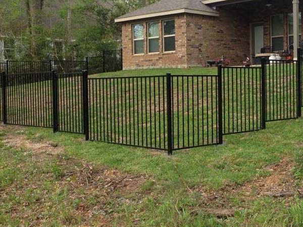 Photo of a residential aluminum fence from a Montgomery County TX fence company
